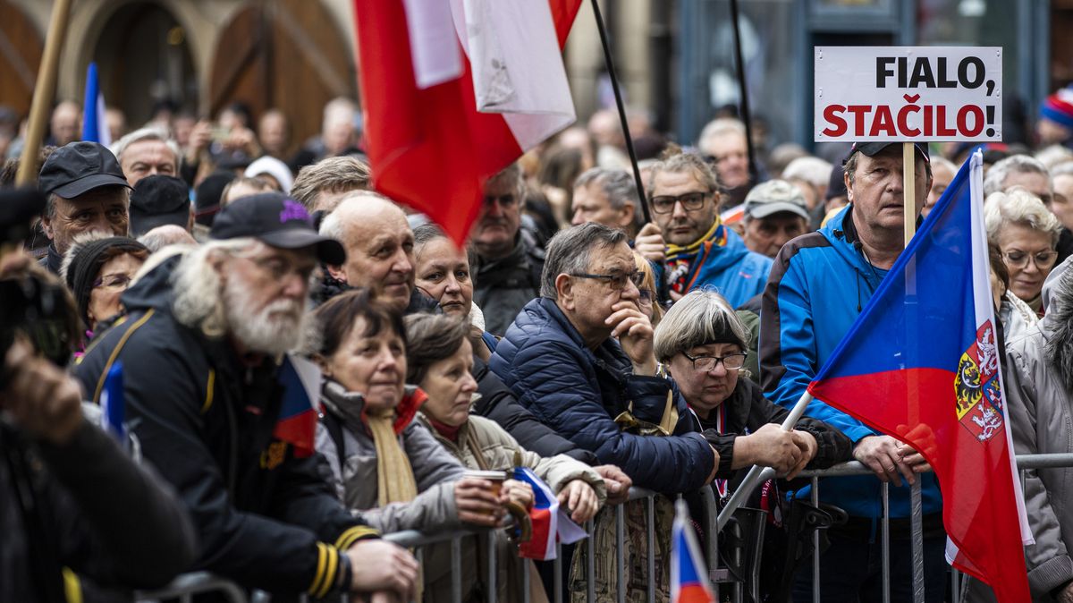 Online: Ukradená demonstrace. Ozývalo se „Čechy Čechům“, mnoho farmářů odešlo